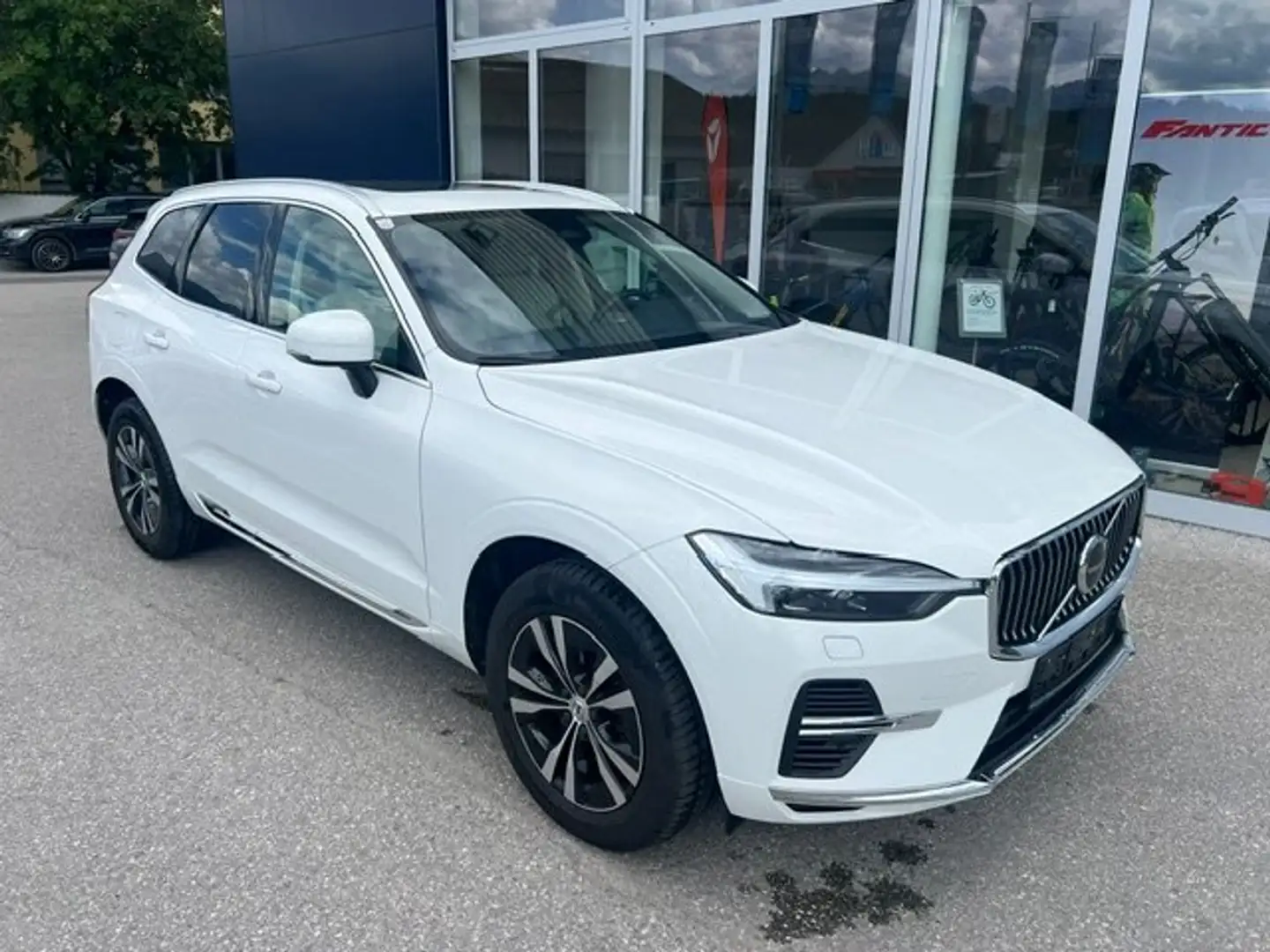 Volvo XC60 XC60 T6 AWD Recharge PHEV Inscription *63.000km* Weiß - 1