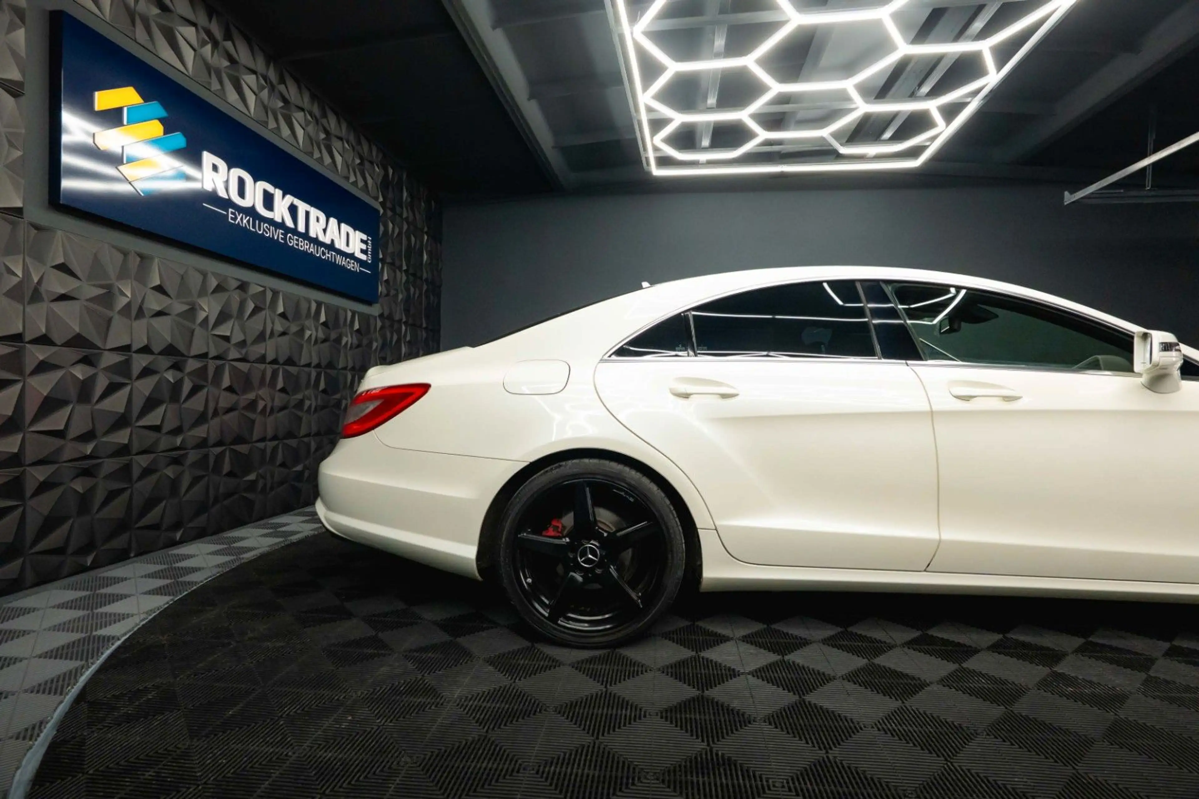 Mercedes-Benz CLS 350 CDI BlueEfficiency AMG Line | LED | H&K — photo 11