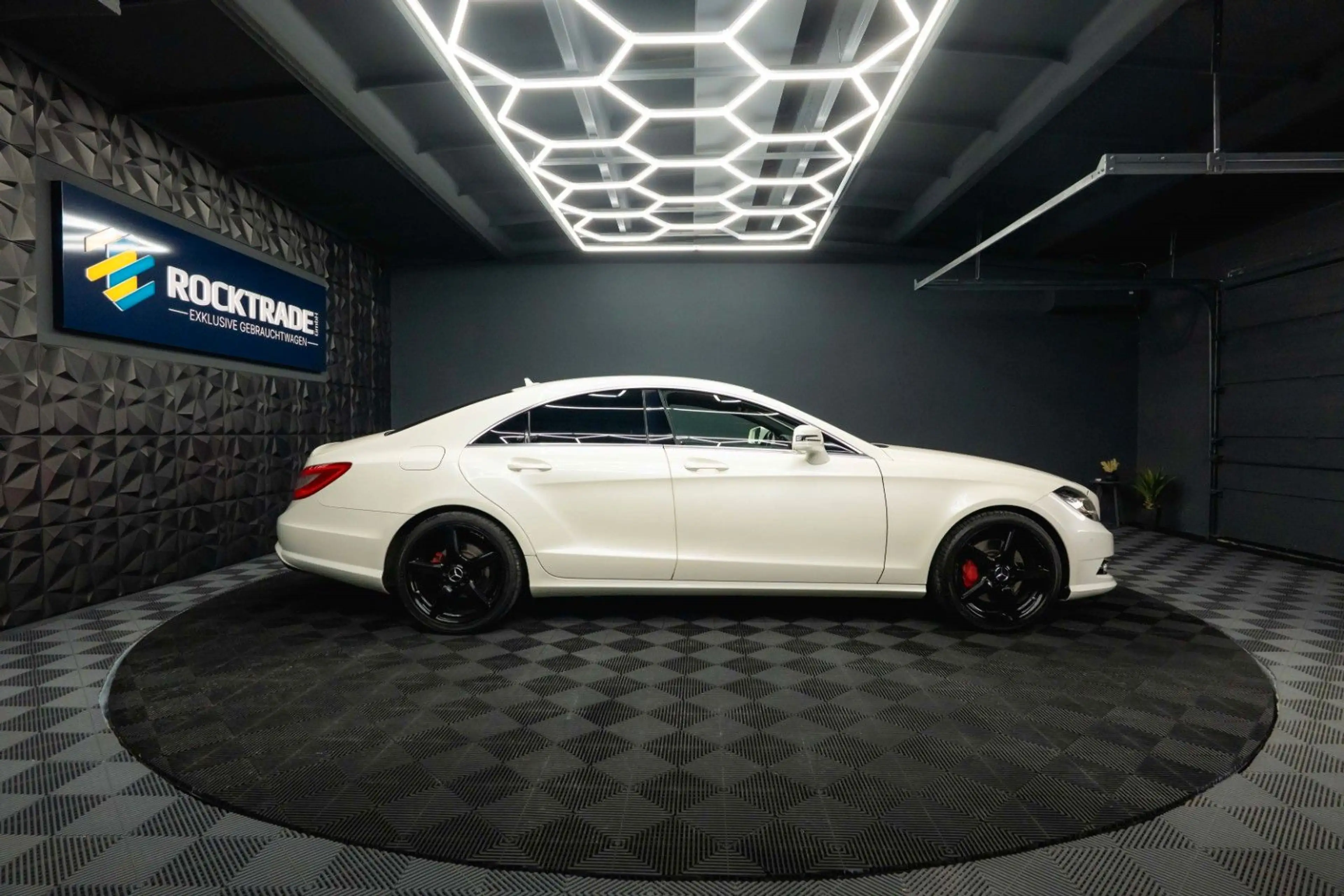 Mercedes-Benz CLS 350 CDI BlueEfficiency AMG Line | LED | H&K — photo 10