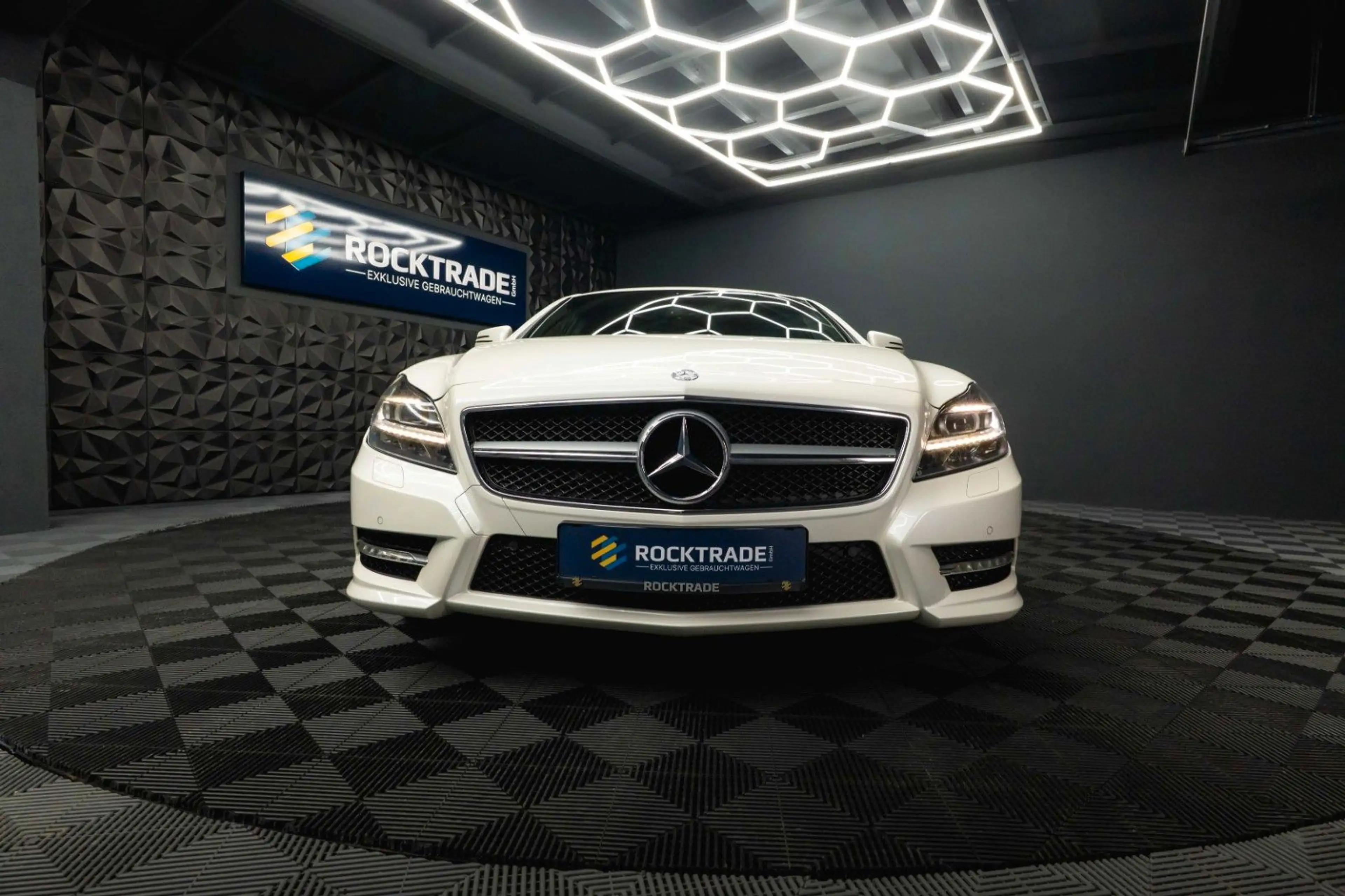 Mercedes-Benz CLS 350 CDI BlueEfficiency AMG Line | LED | H&K — photo 6