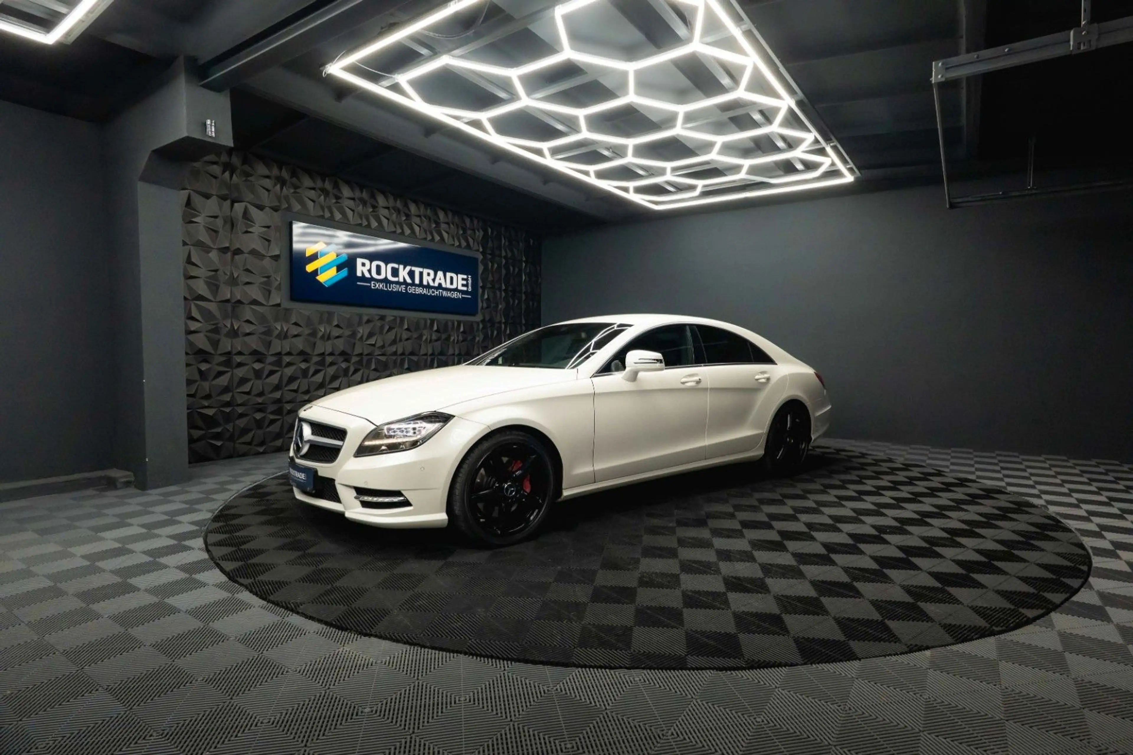 Mercedes-Benz CLS 350 CDI BlueEfficiency AMG Line | LED | H&K — photo 2