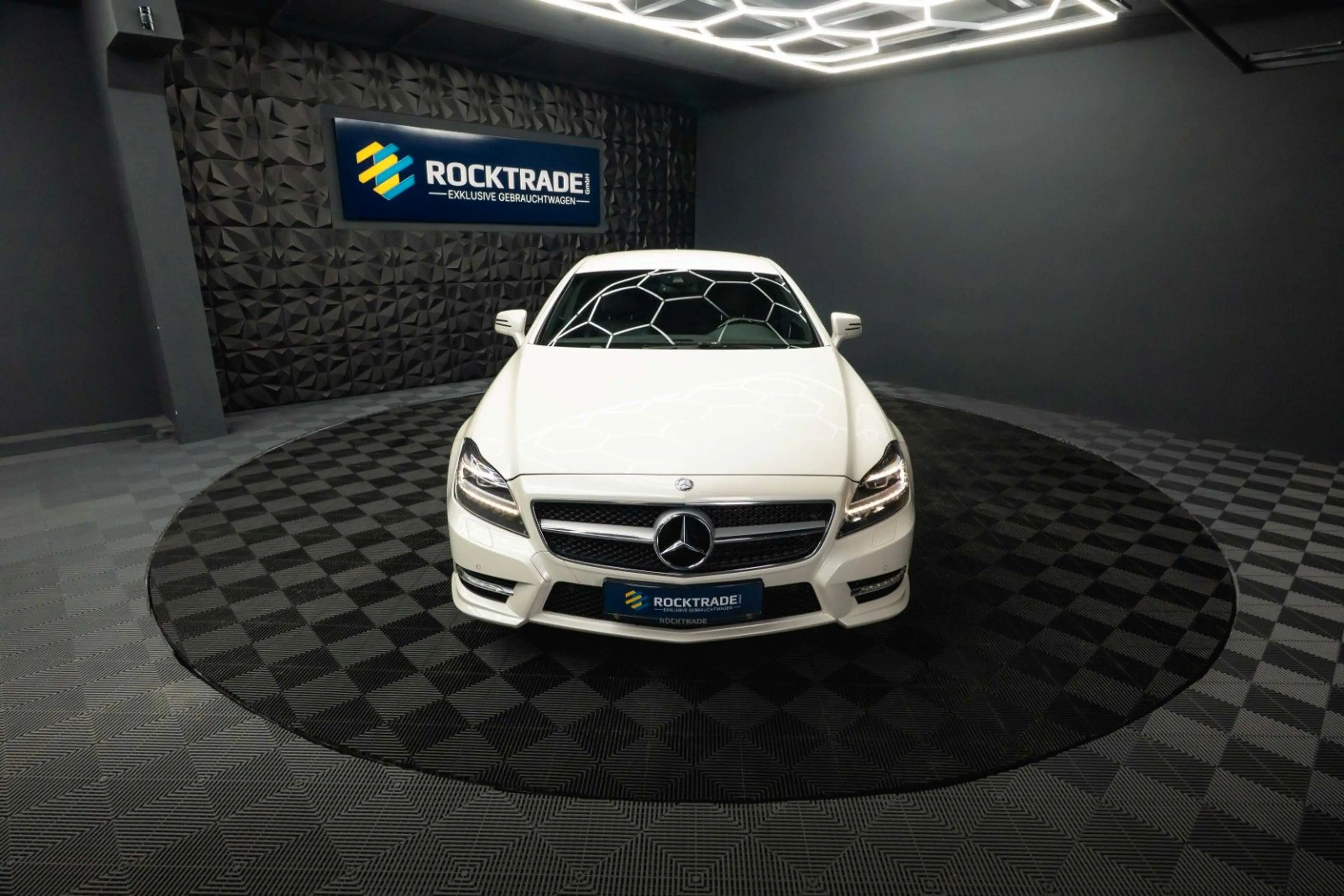 Mercedes-Benz CLS 350 CDI BlueEfficiency AMG Line | LED | H&K — photo 3