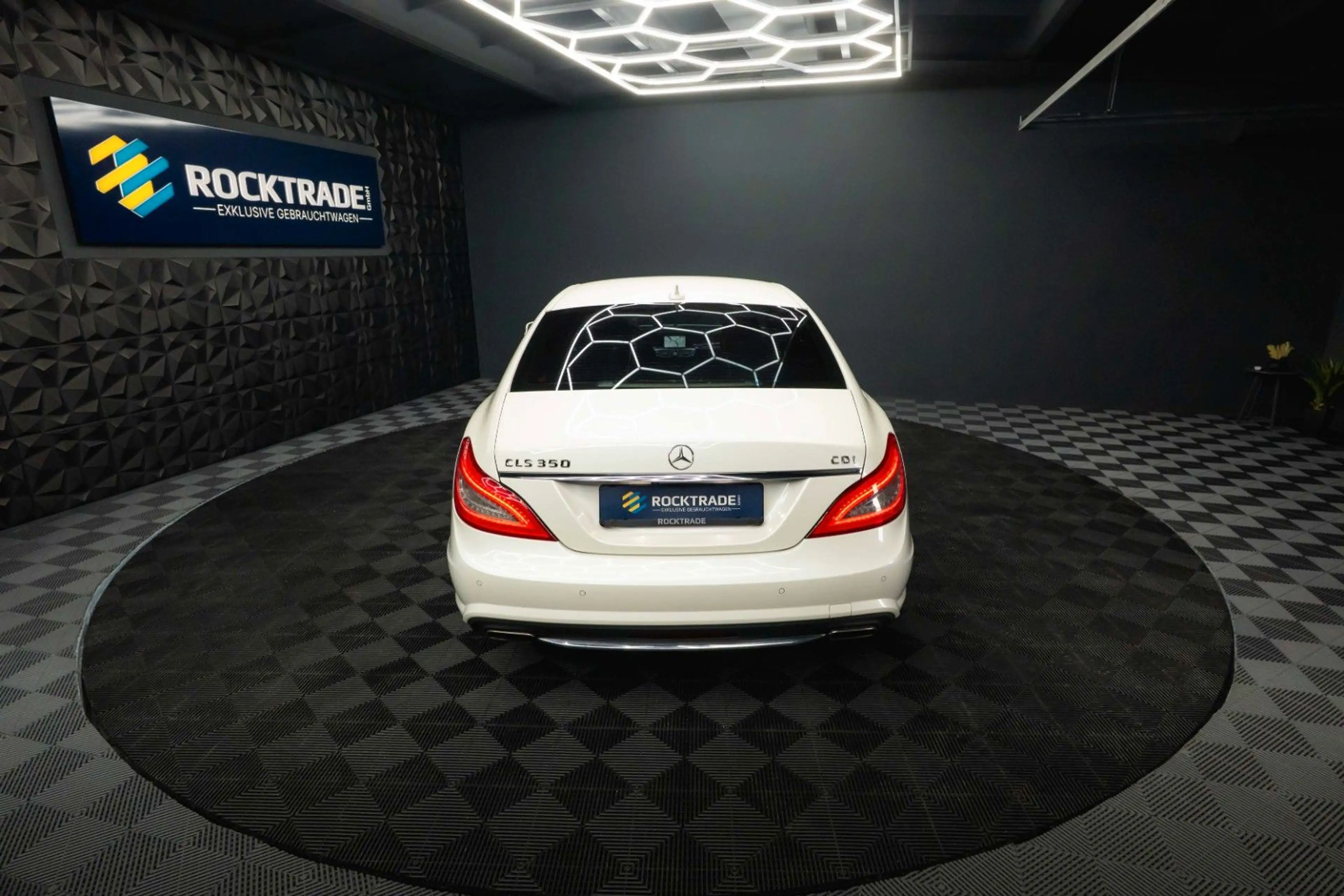 Mercedes-Benz CLS 350 CDI BlueEfficiency AMG Line | LED | H&K — photo 14