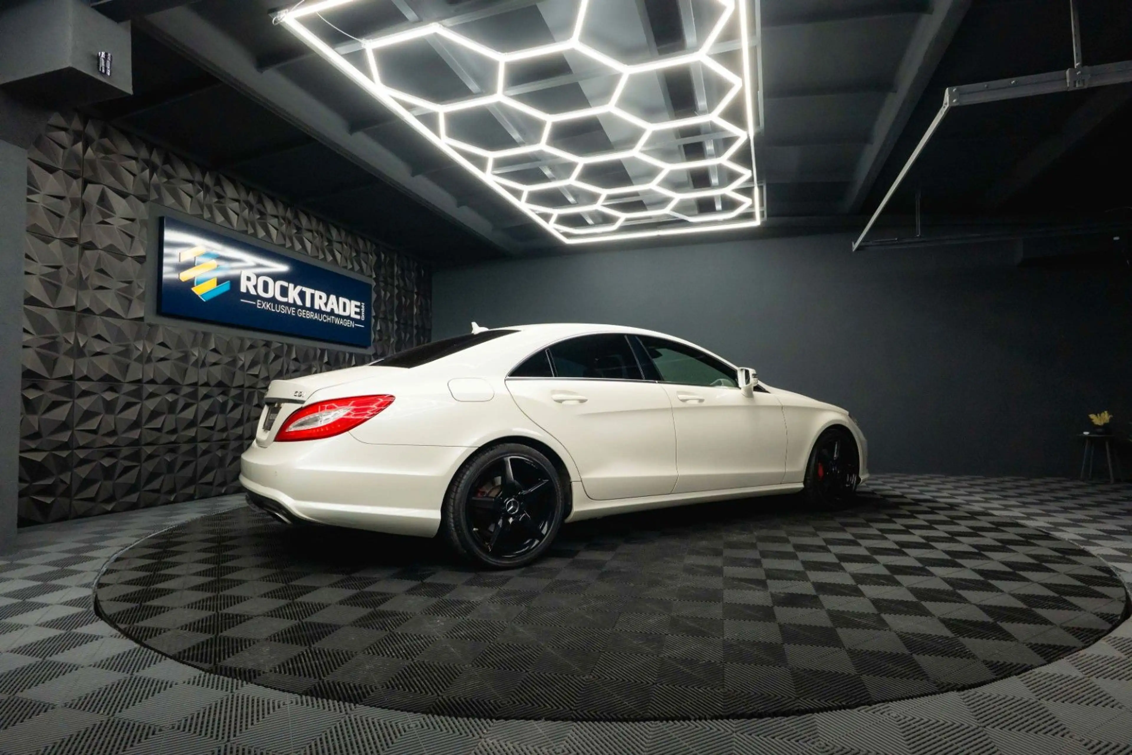 Mercedes-Benz CLS 350 CDI BlueEfficiency AMG Line | LED | H&K — photo 13