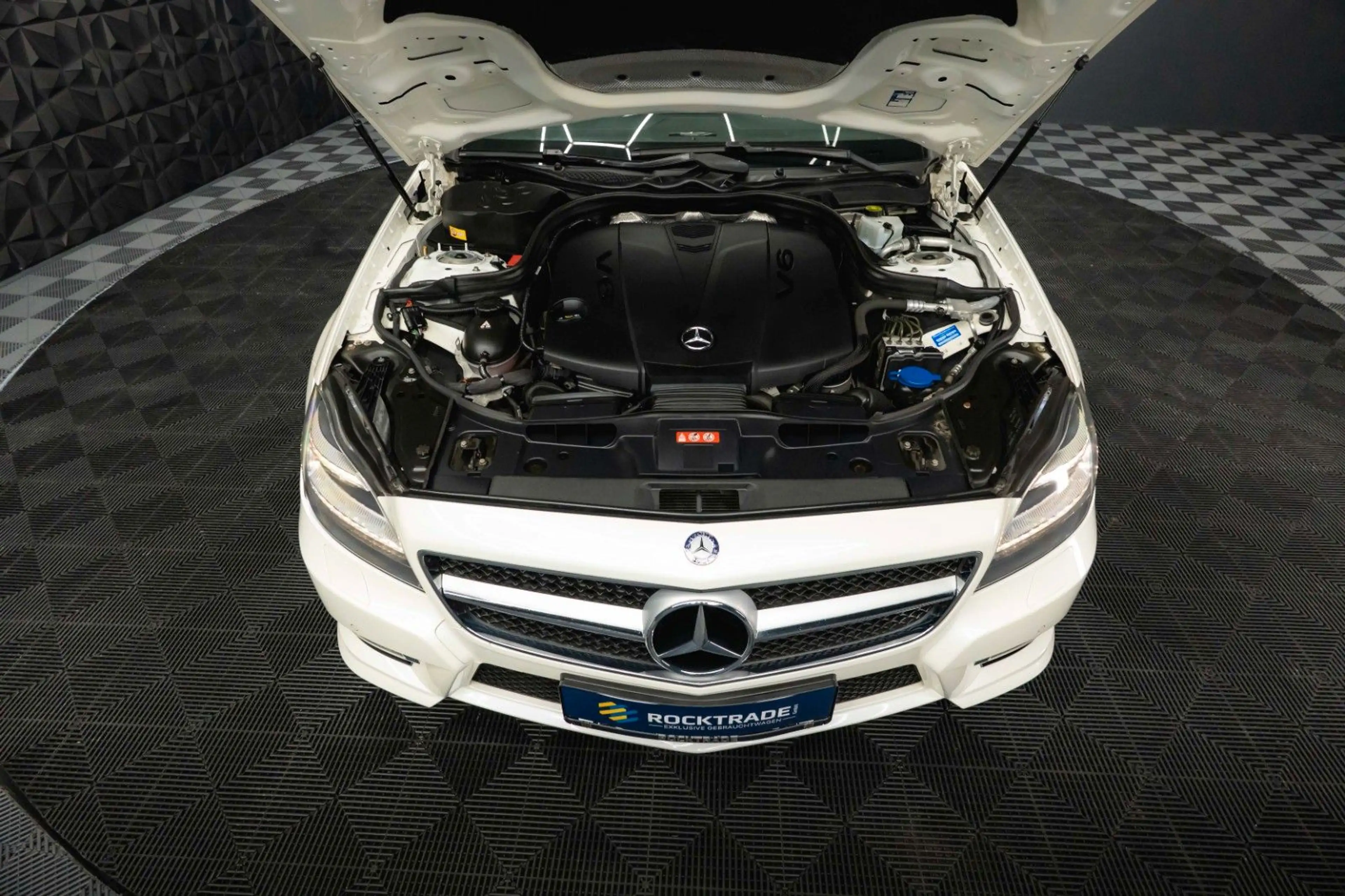 Mercedes-Benz CLS 350 CDI BlueEfficiency AMG Line | LED | H&K — photo 4