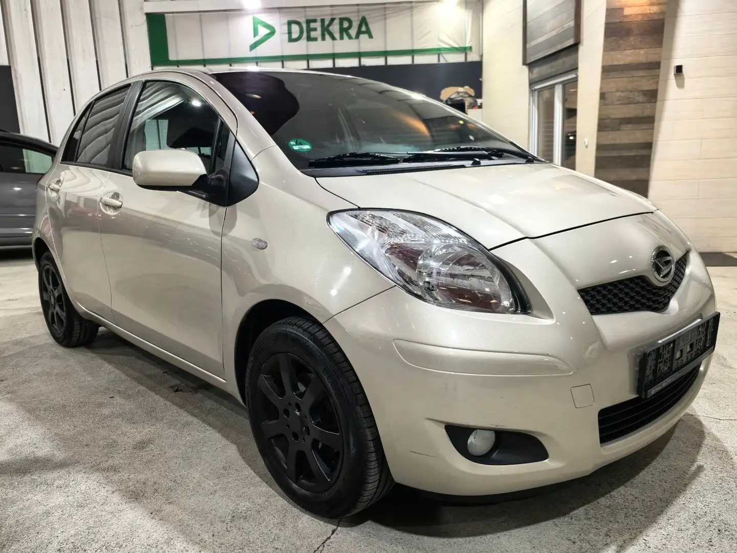Daihatsu Charade 6-Gang/Sommer & Winterreifen neu Braun - 1