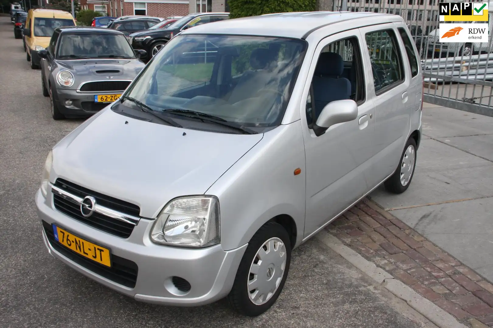 Opel Agila 1.2-16V Enjoy airco,trekhaak,eerste eigenaar! Gris - 1
