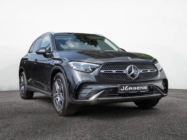 Mercedes-Benz 300 view 2