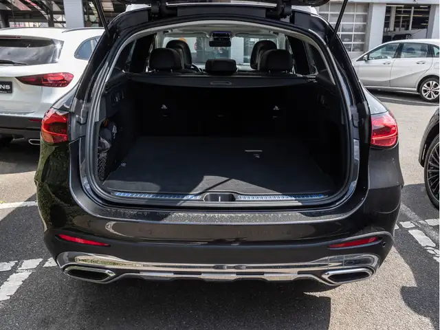 Mercedes-Benz 300 view 6