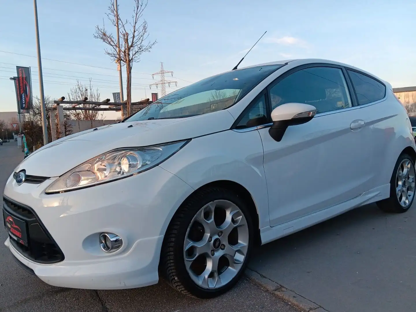 Ford Fiesta Titanium Weiß - 2