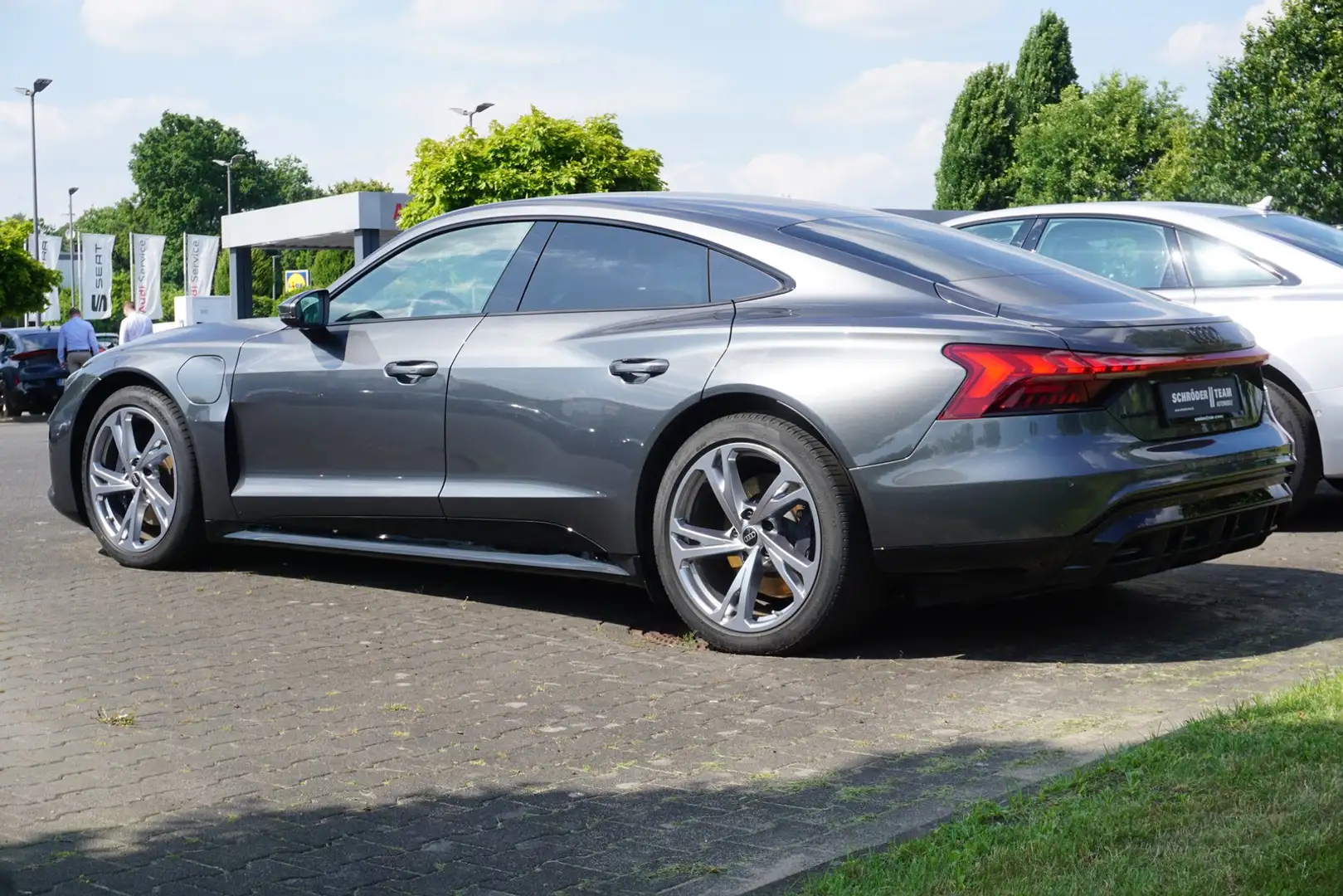 Audi e-tron GT quattro BO Kamera Pano Grau - 2