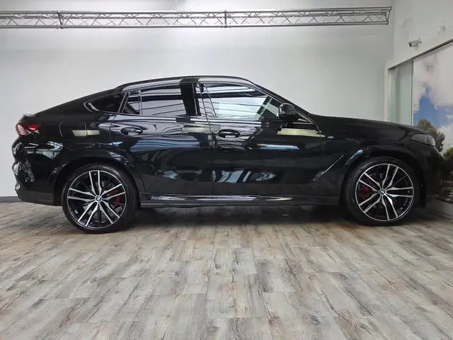 BMW X6 view 4