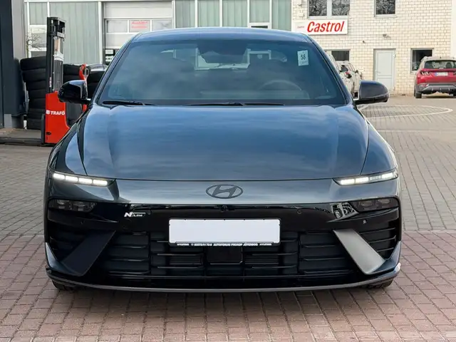 Hyundai Ioniq 6 view 2