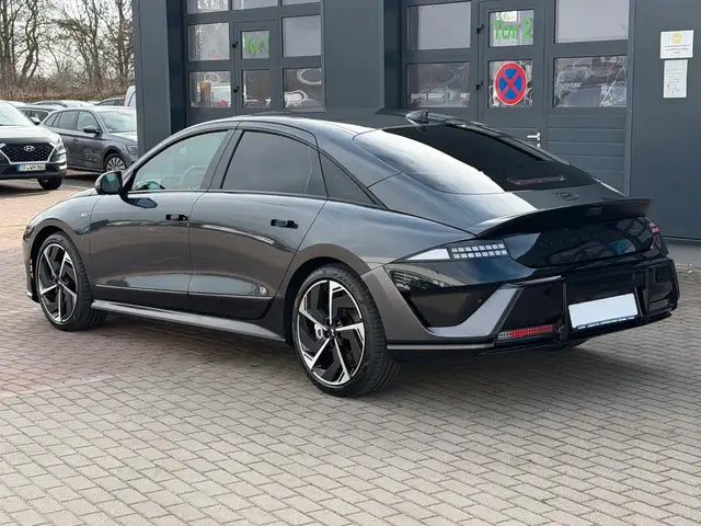 Hyundai Ioniq 6 view 4