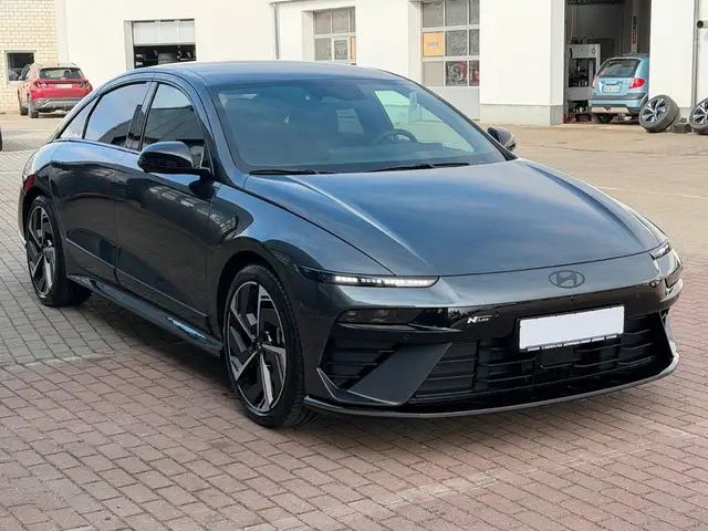 Hyundai Ioniq 6 view 3