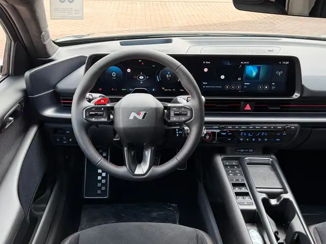 Hyundai Ioniq 6 view 11