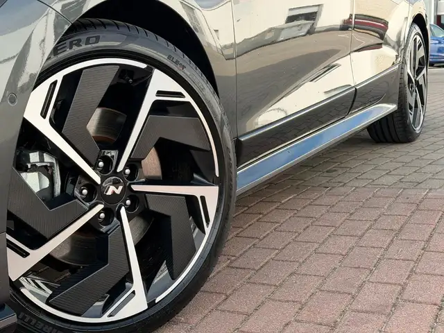 Hyundai Ioniq 6 view 9