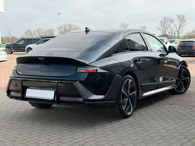 Hyundai Ioniq 6 view 6