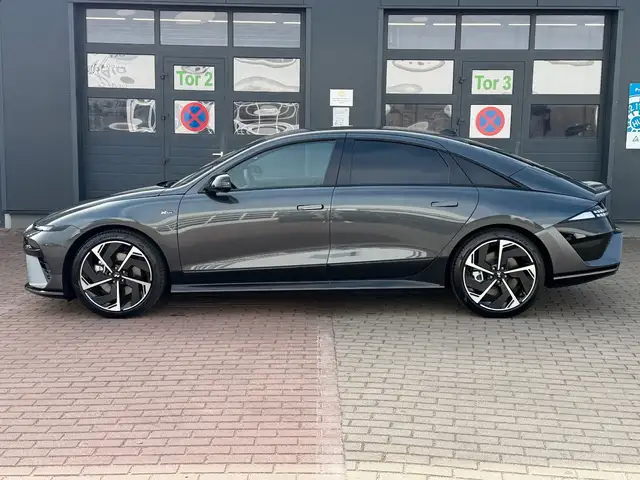 Hyundai Ioniq 6 view 7