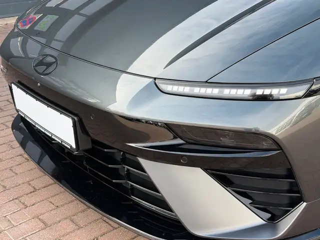 Hyundai Ioniq 6 view 8
