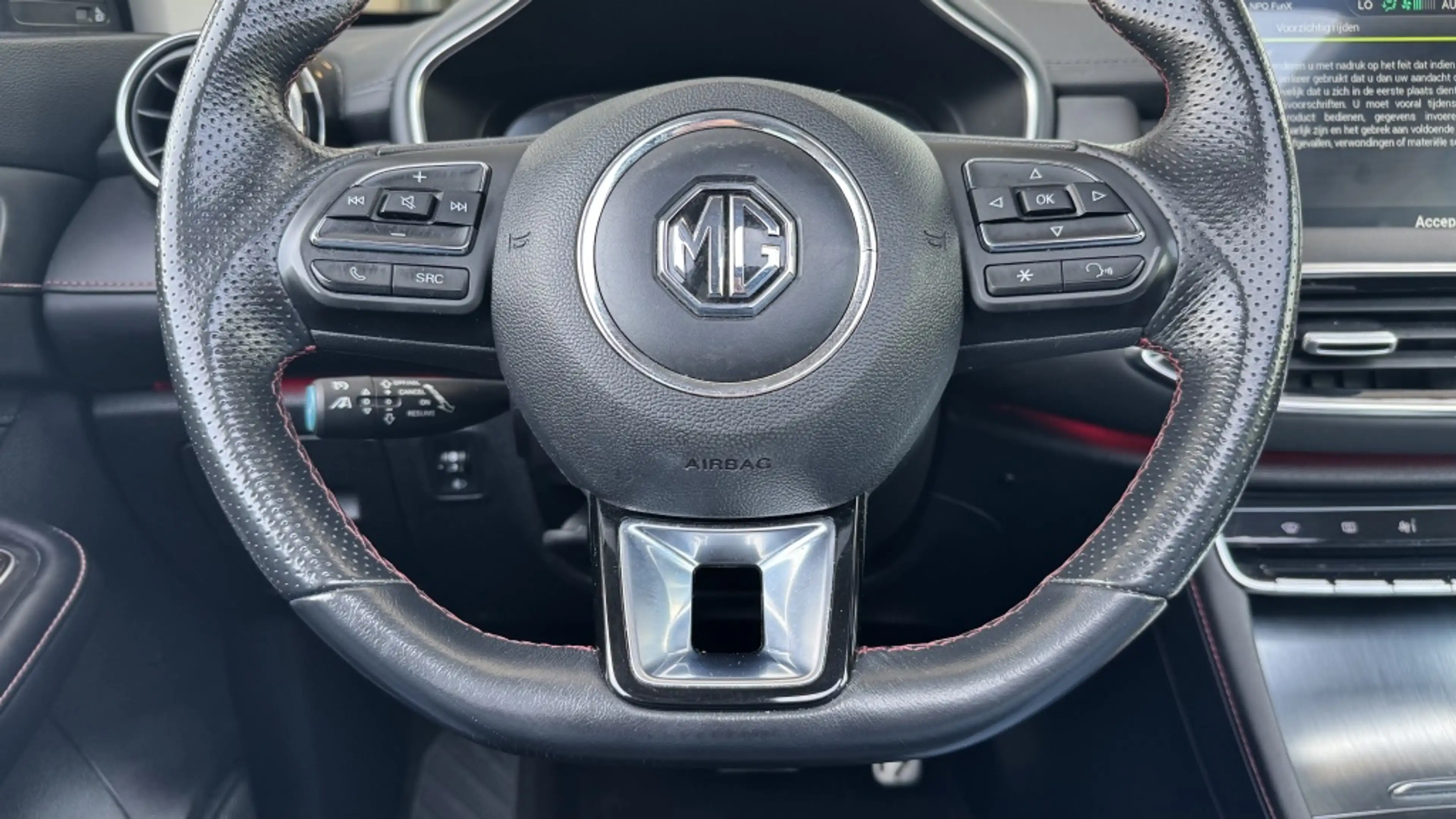 MG EHS 1.5 TGDI Luxury — photo 16