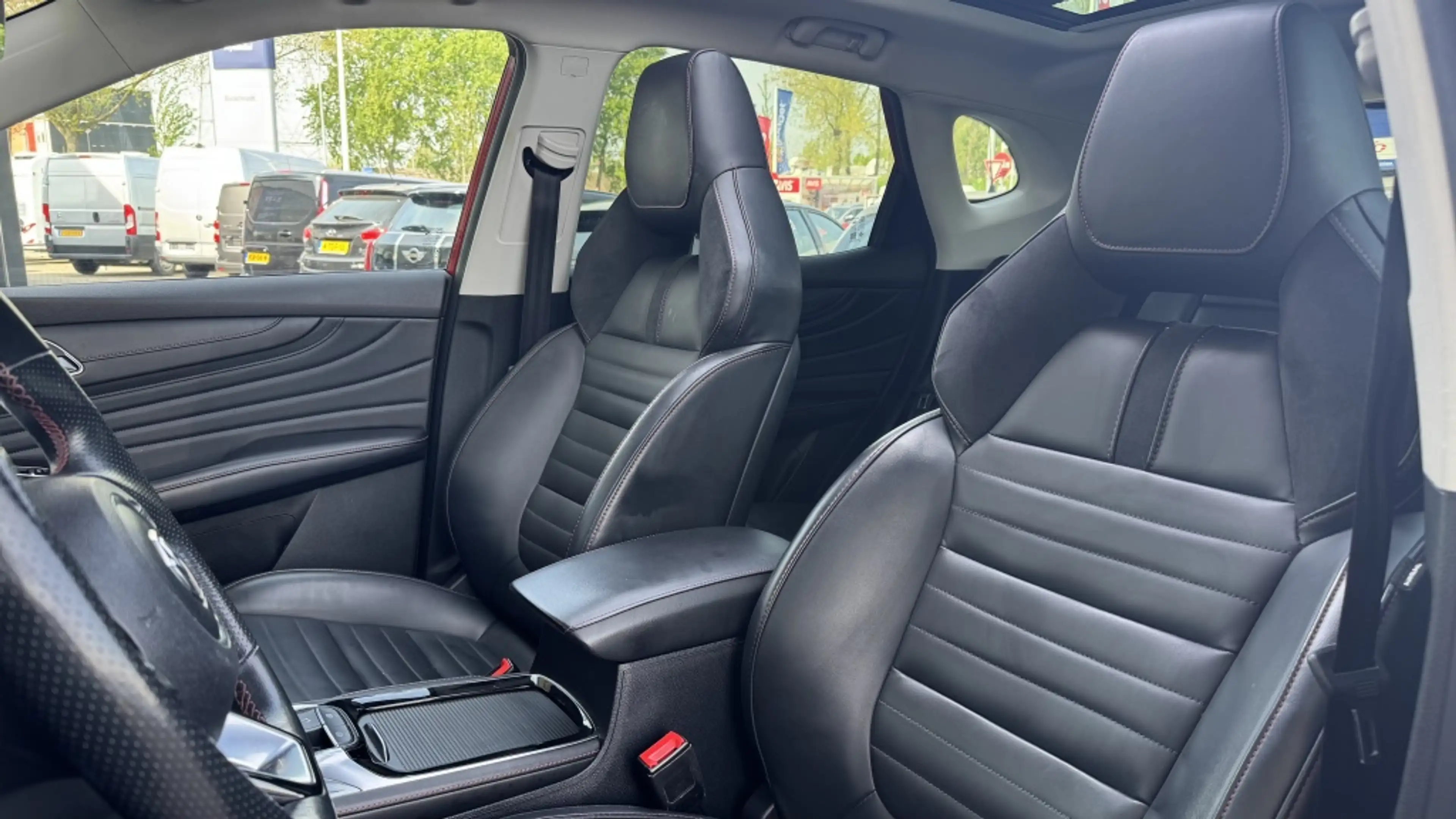 MG EHS 1.5 TGDI Luxury — photo 11