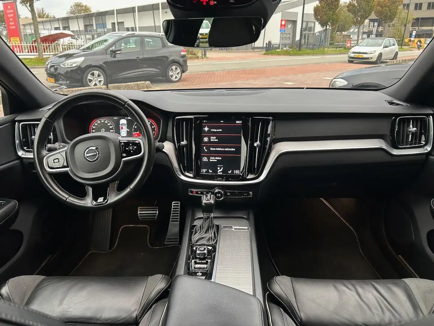 Volvo S60 2.0 T4 R-Design AUT|Clima|Cruise|NAVI|Cam|Stoelvw Noir - 2