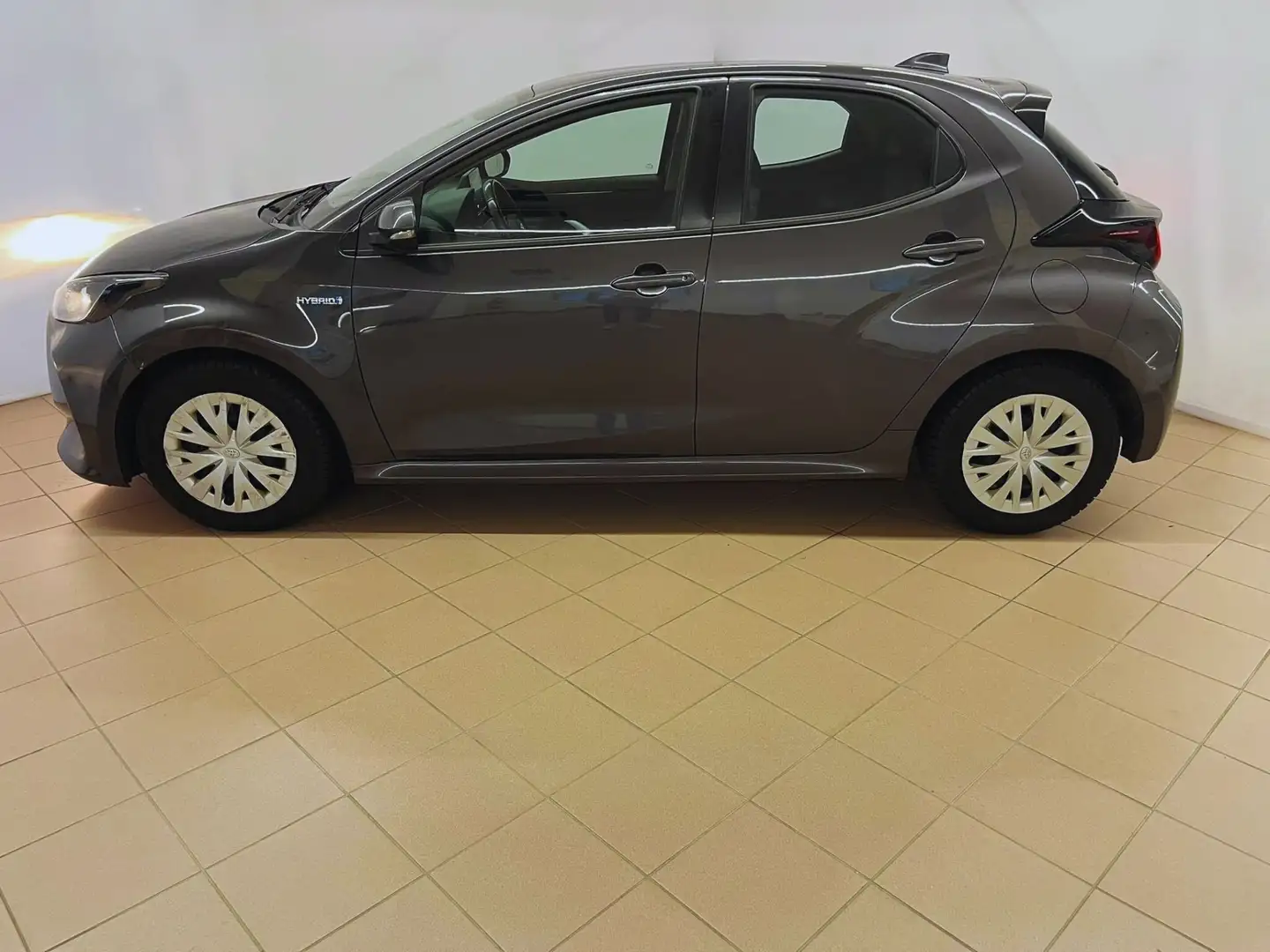Toyota Yaris Yaris IV 2020 1.5h Business Grigio - 2