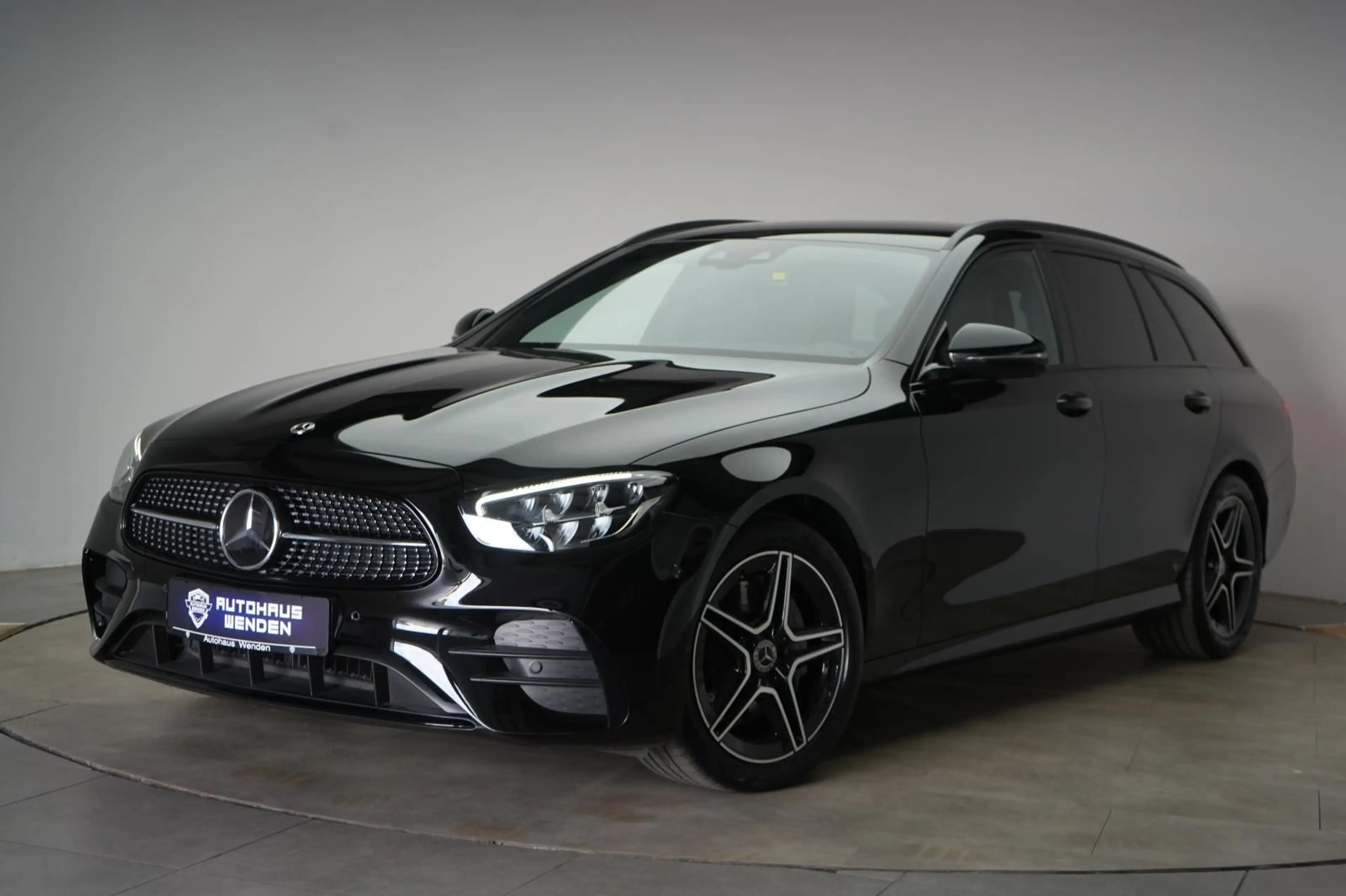 Mercedes-Benz E 300 d 4Matic T AMG Line Luft/Kamera/Alcantara — photo 3