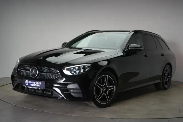 Mercedes-Benz 300 view 3