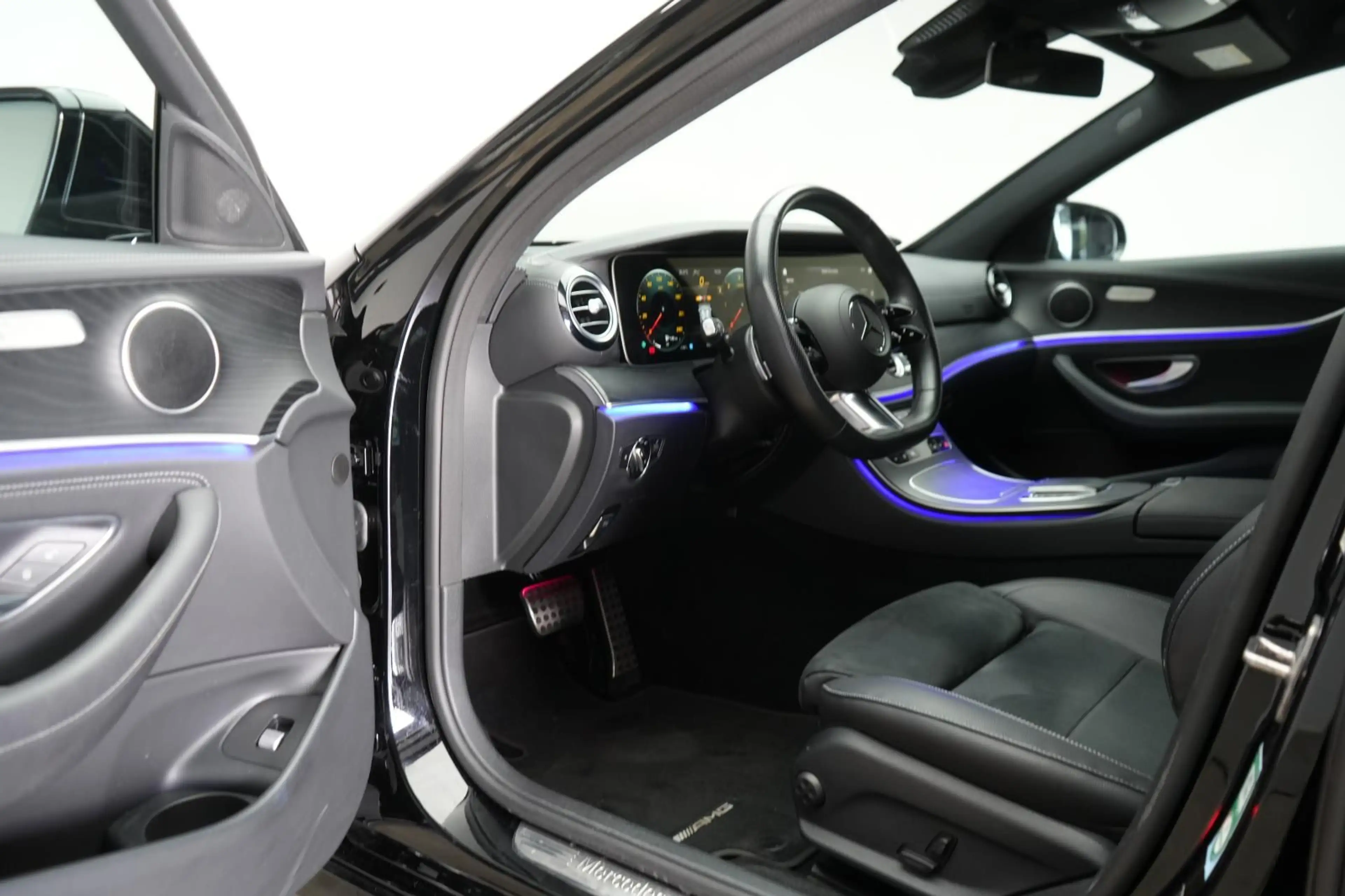 Mercedes-Benz E 300 d 4Matic T AMG Line Luft/Kamera/Alcantara — photo 14