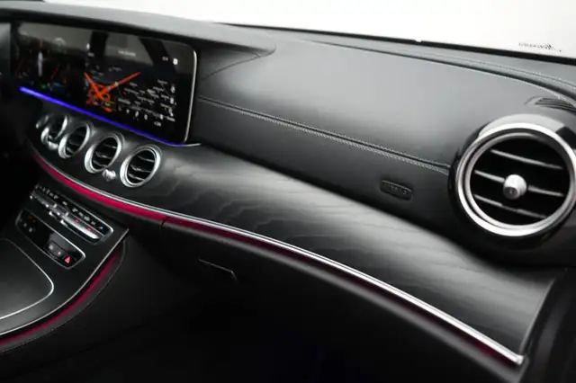 Mercedes-Benz 300 view 9