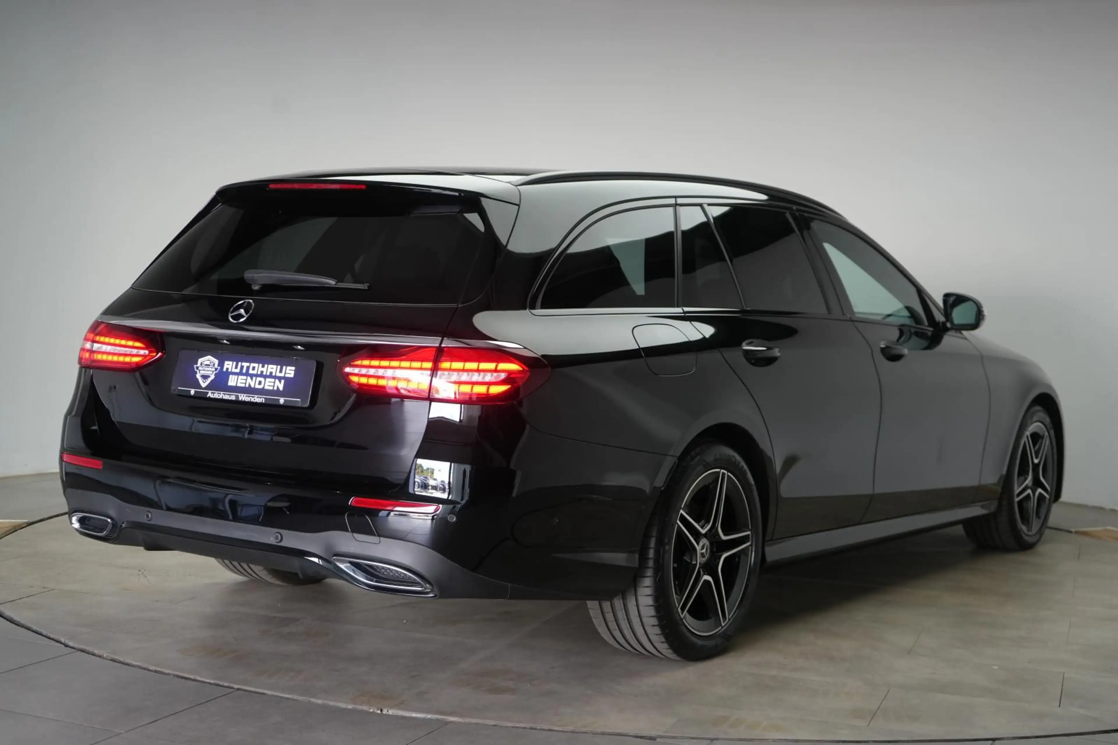 Mercedes-Benz E 300 d 4Matic T AMG Line Luft/Kamera/Alcantara — photo 4