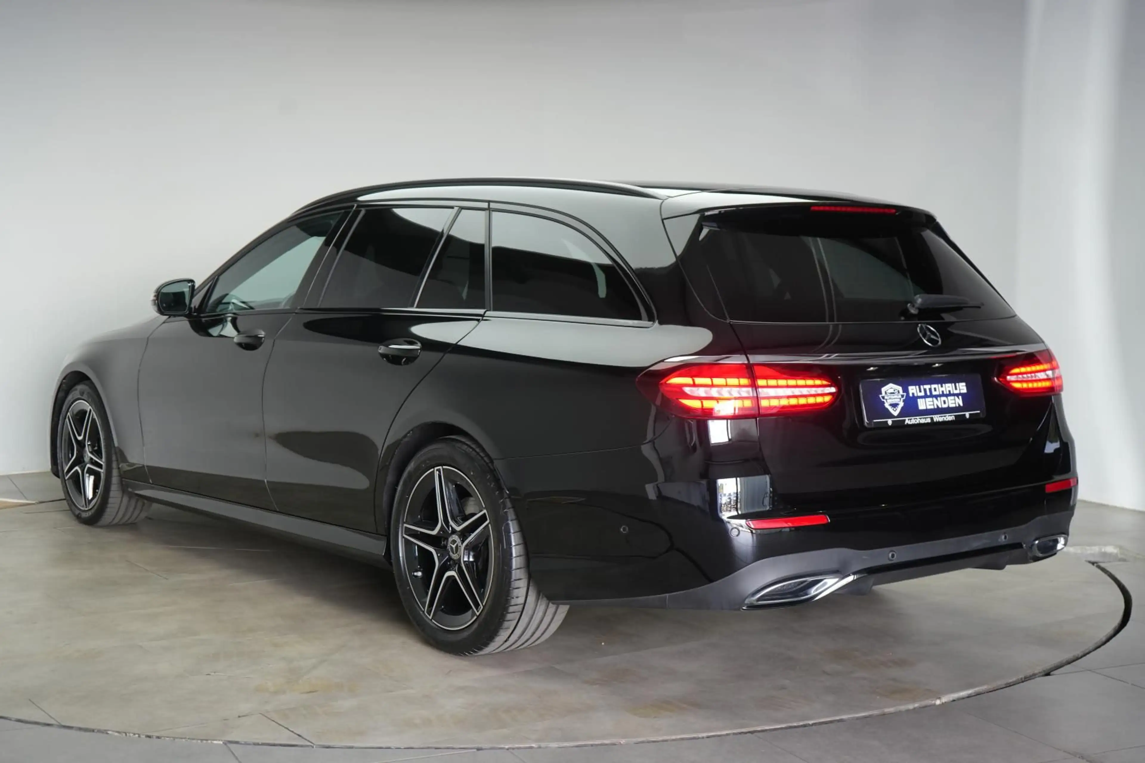 Mercedes-Benz E 300 d 4Matic T AMG Line Luft/Kamera/Alcantara — photo 6