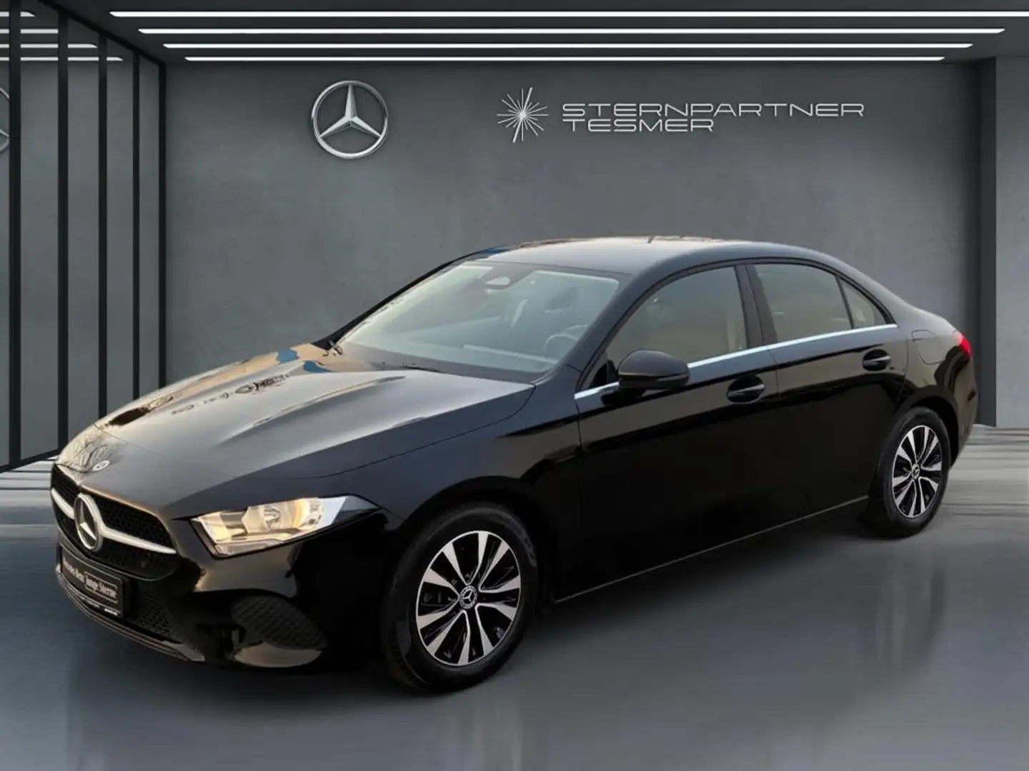 Mercedes-Benz A 180 Limousine AHK Kamera CarPlay SHZ VorrDistr Schwarz - 2