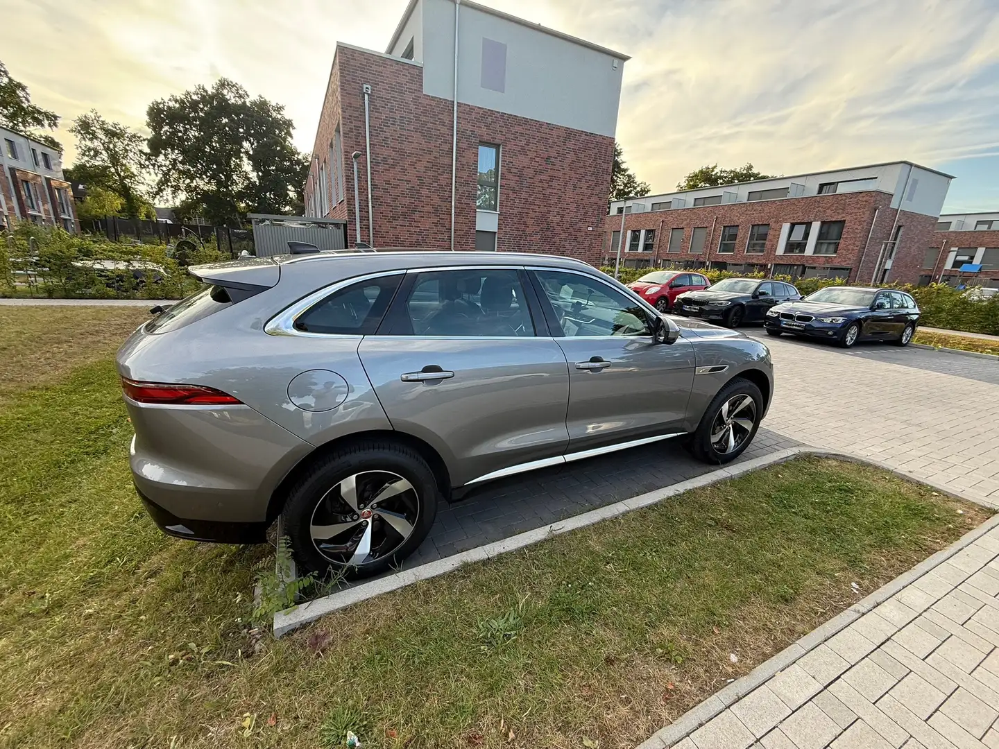 Jaguar F-Pace F-Pace D165 AWD Silber - 2