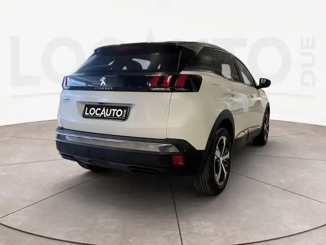 Peugeot 3008 view 4