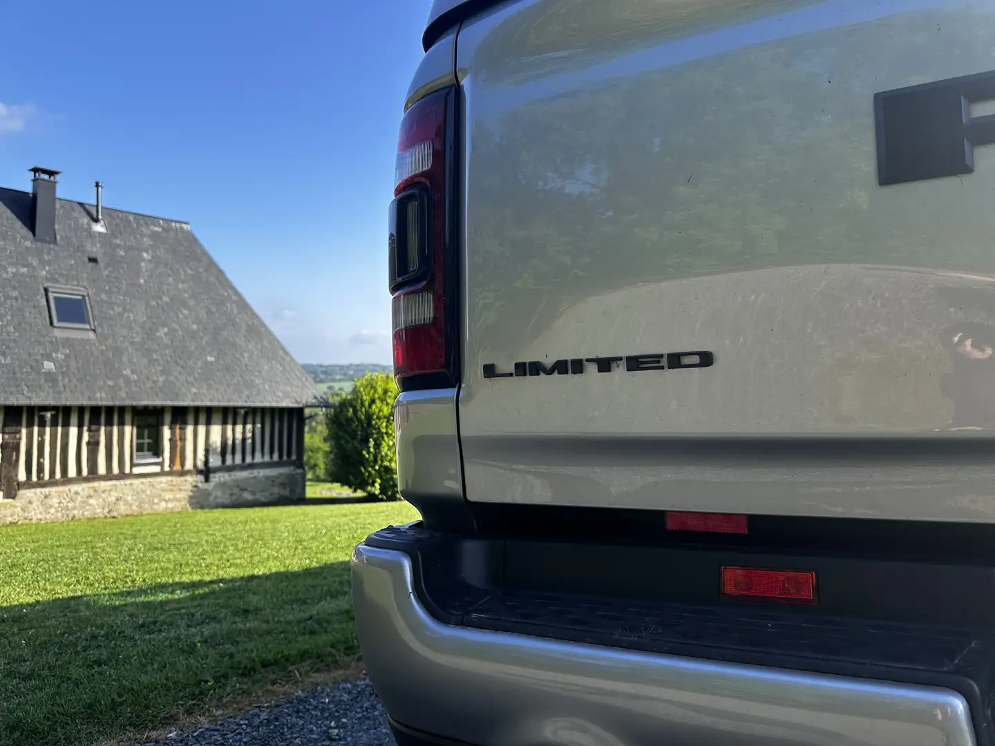 Dodge RAM Dodge Ram limited night edition Plateado - 2