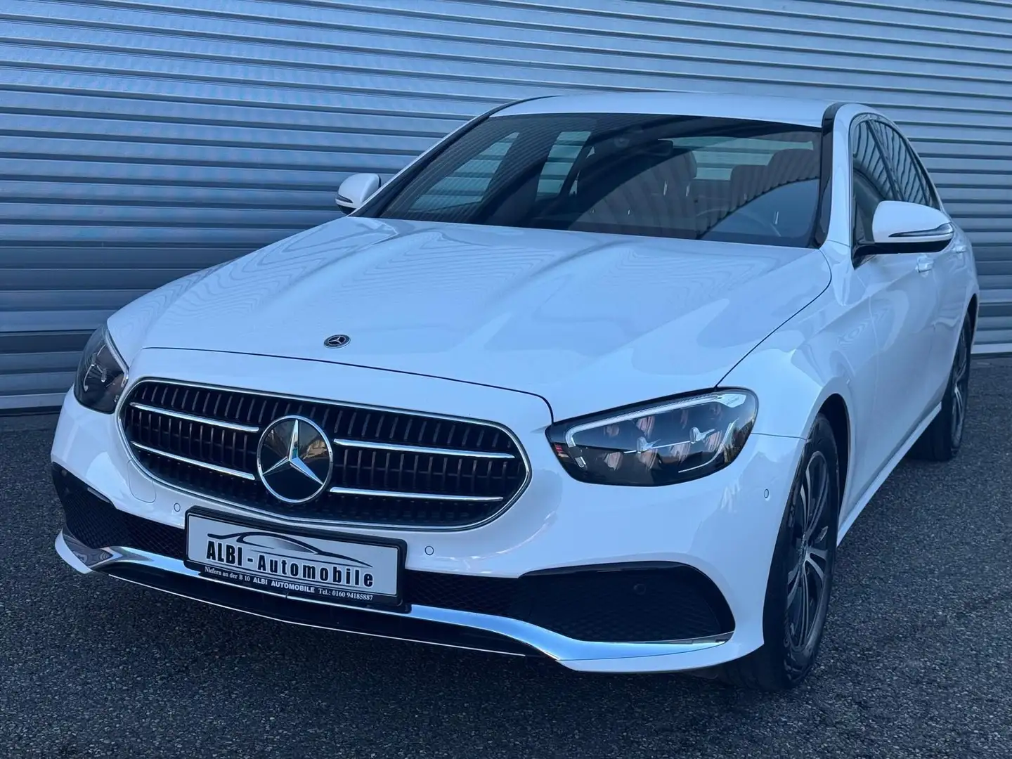 Mercedes-Benz E 220 d Limousine NAVI LED AHK  PARKLENK *** Blanc - 1