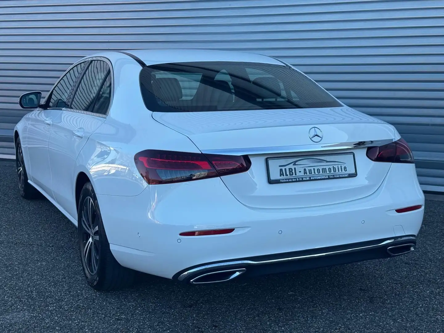 Mercedes-Benz E 220 d Limousine NAVI LED AHK  PARKLENK *** Blanc - 2