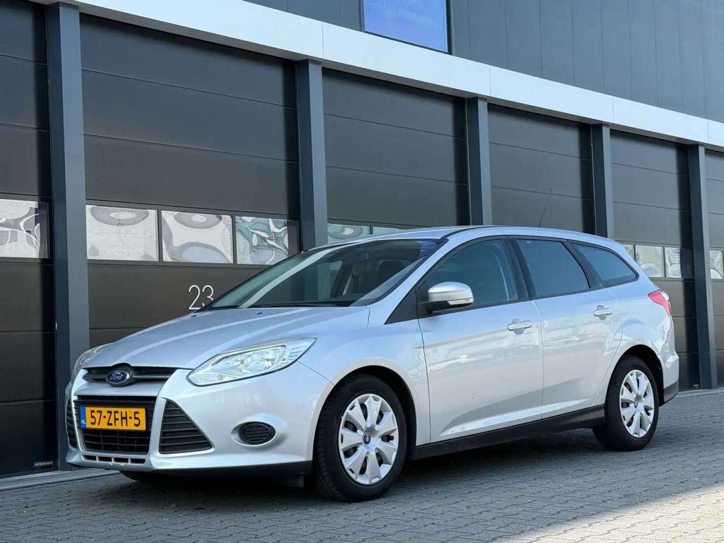 Ford Focus 1.6 TDCI ECOnetic Navi PDC Grijs - 1