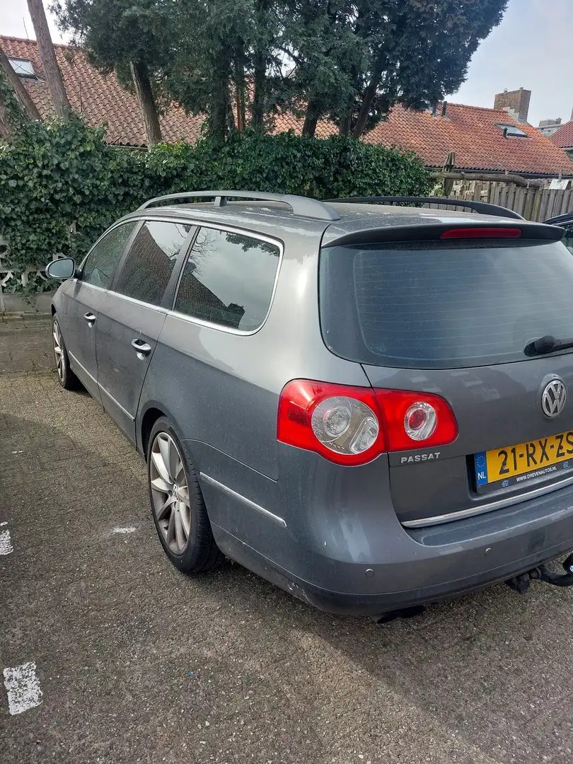 Volkswagen Passat 2.0 FSI Comfortline Gris - 1