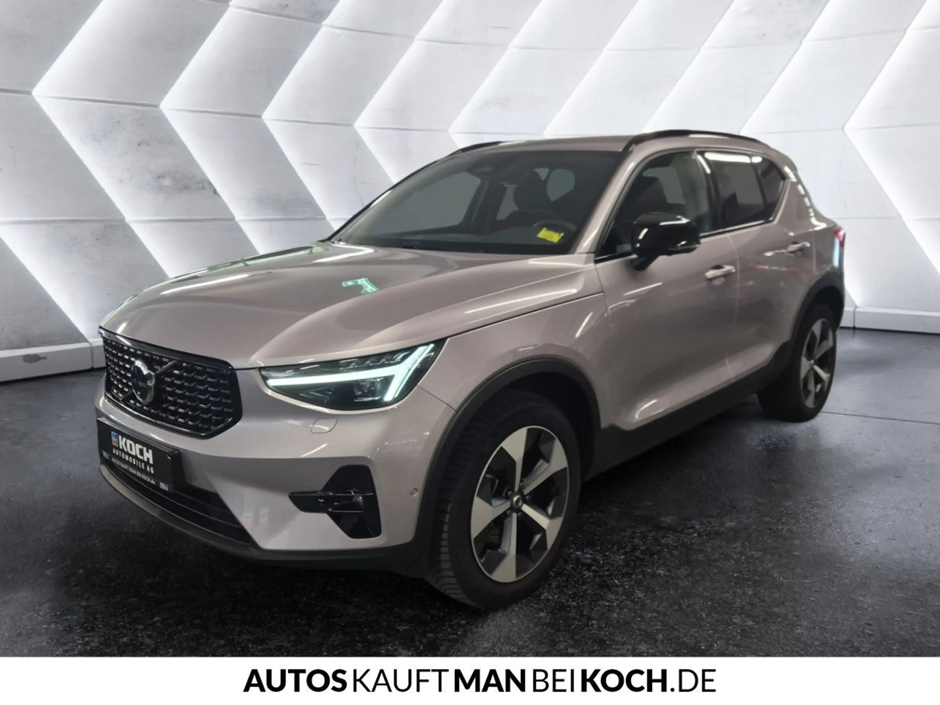 Volvo XC40 B3 Plus Dark ACC BLIS H/K 360° Notrad SHZ — photo 2