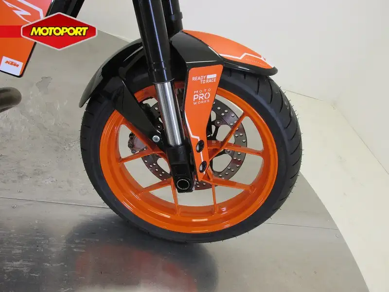 KTM 690 Duke - foto 6