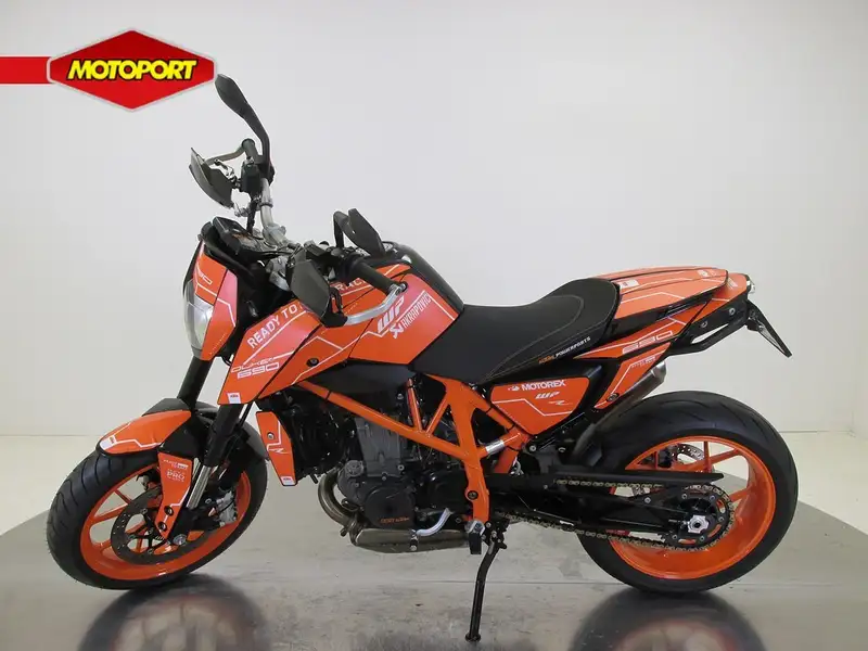 KTM 690 Duke - foto 4