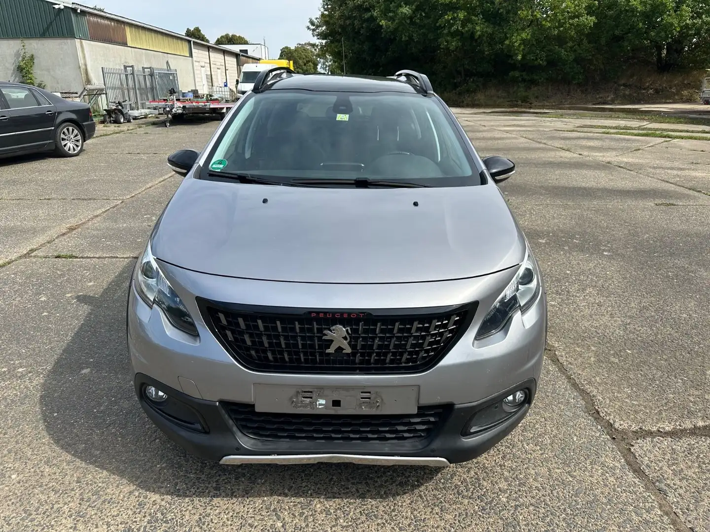 Peugeot 2008 Allure GT Line Navi Leder Panorama Grau - 2