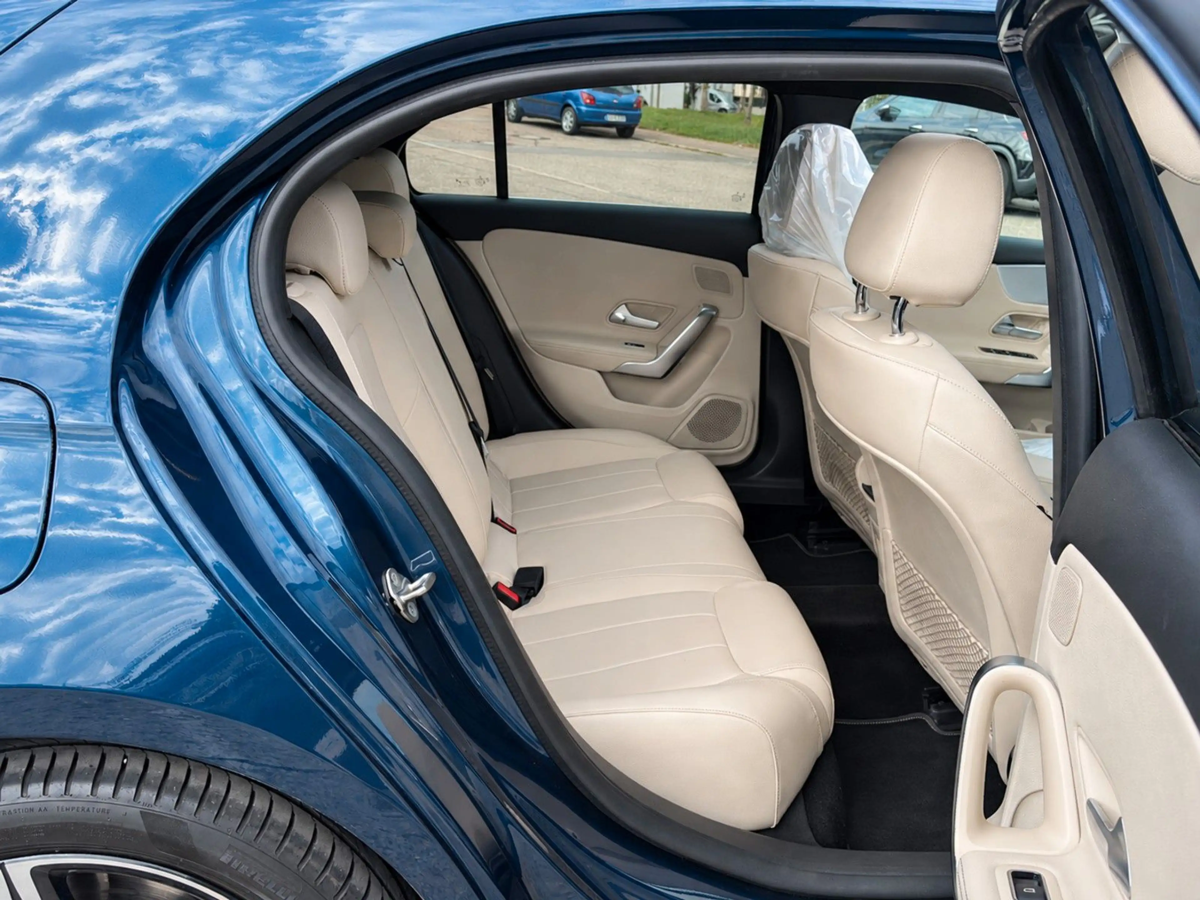 Mercedes-Benz A 250 e Progressive | Pano | LED | Keyless | DAB — photo 12