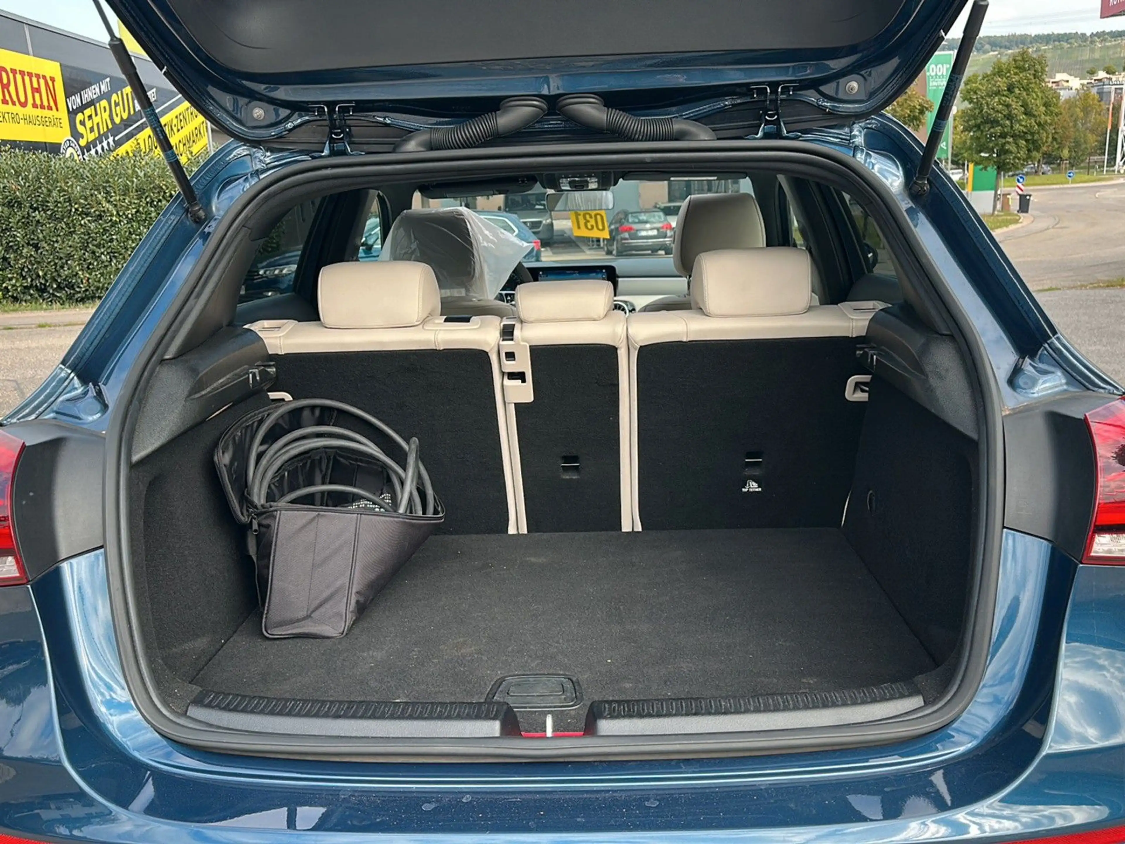 Mercedes-Benz A 250 e Progressive | Pano | LED | Keyless | DAB — photo 13