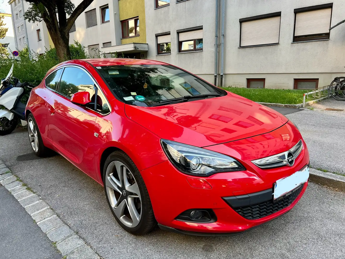 Opel Astra Astra GTC 1,6 SIDI Turbo Ecotec Edition Start/Stop System Edition Rot - 1