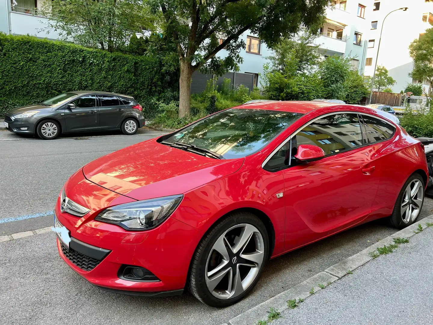 Opel Astra Astra GTC 1,6 SIDI Turbo Ecotec Edition Start/Stop System Edition Rot - 2